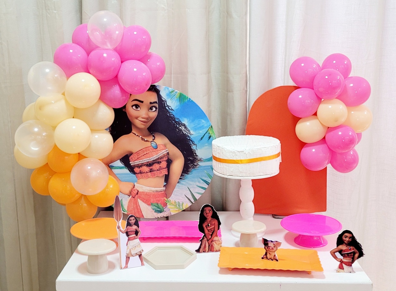 Kit Mesa Premium Com Balão - Moana Adulta  - É Só Um Bolinho Locações 