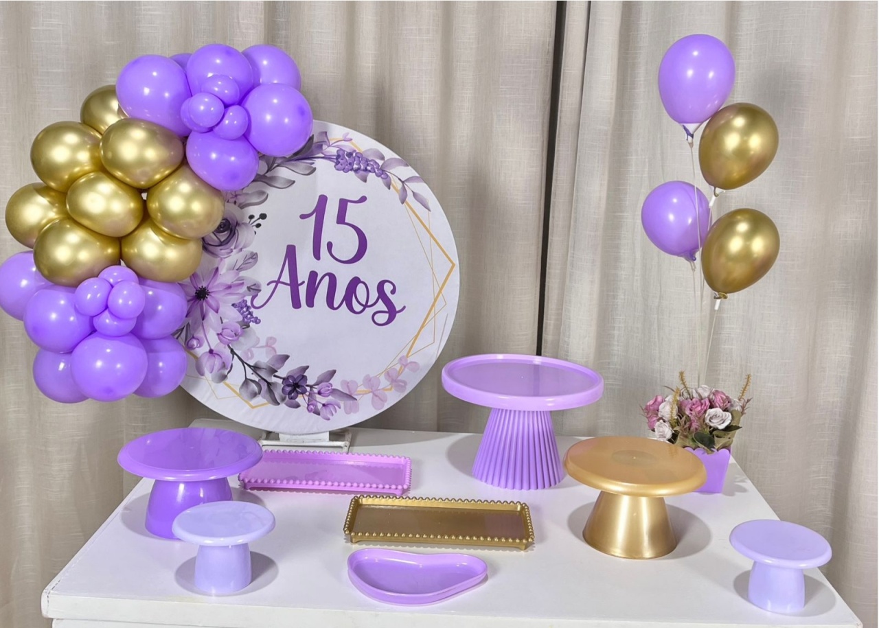 Kit Mesa Com Balão -15 Anos - É Só Um Bolinho Locações 