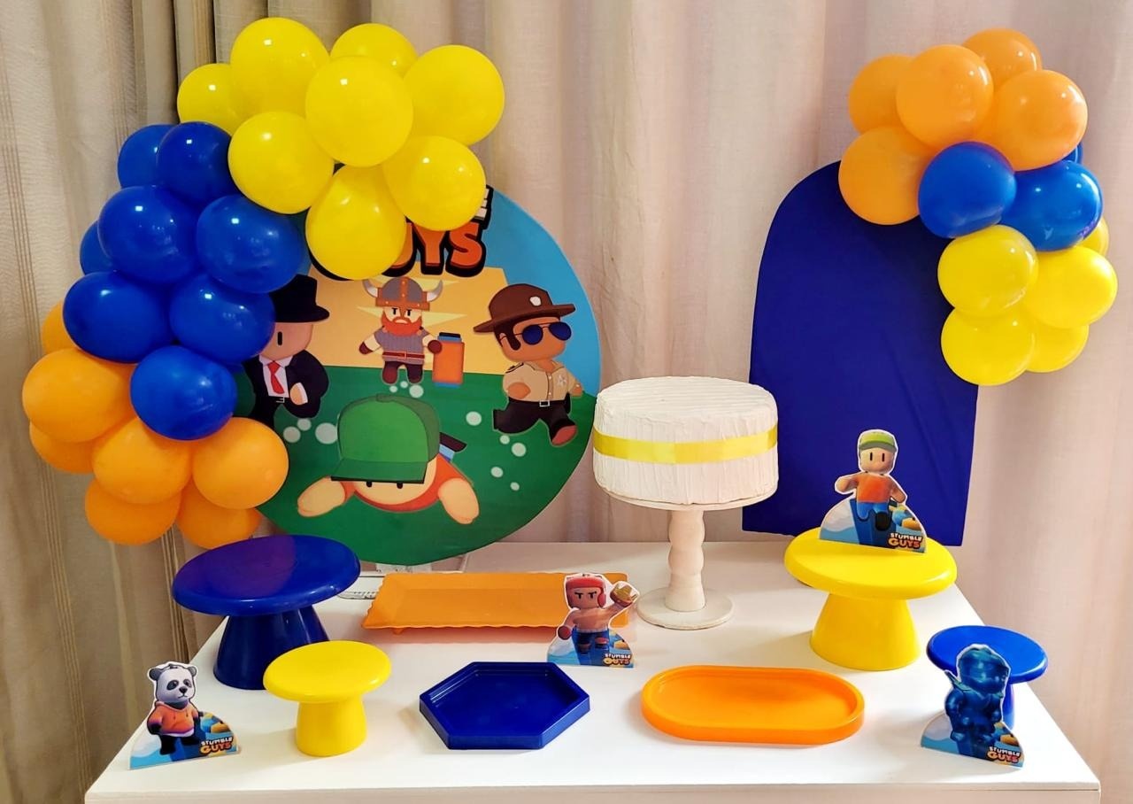 Kit Mesa Premium Com Balão - Stumble Guys - É Só Um Bolinho Locações 