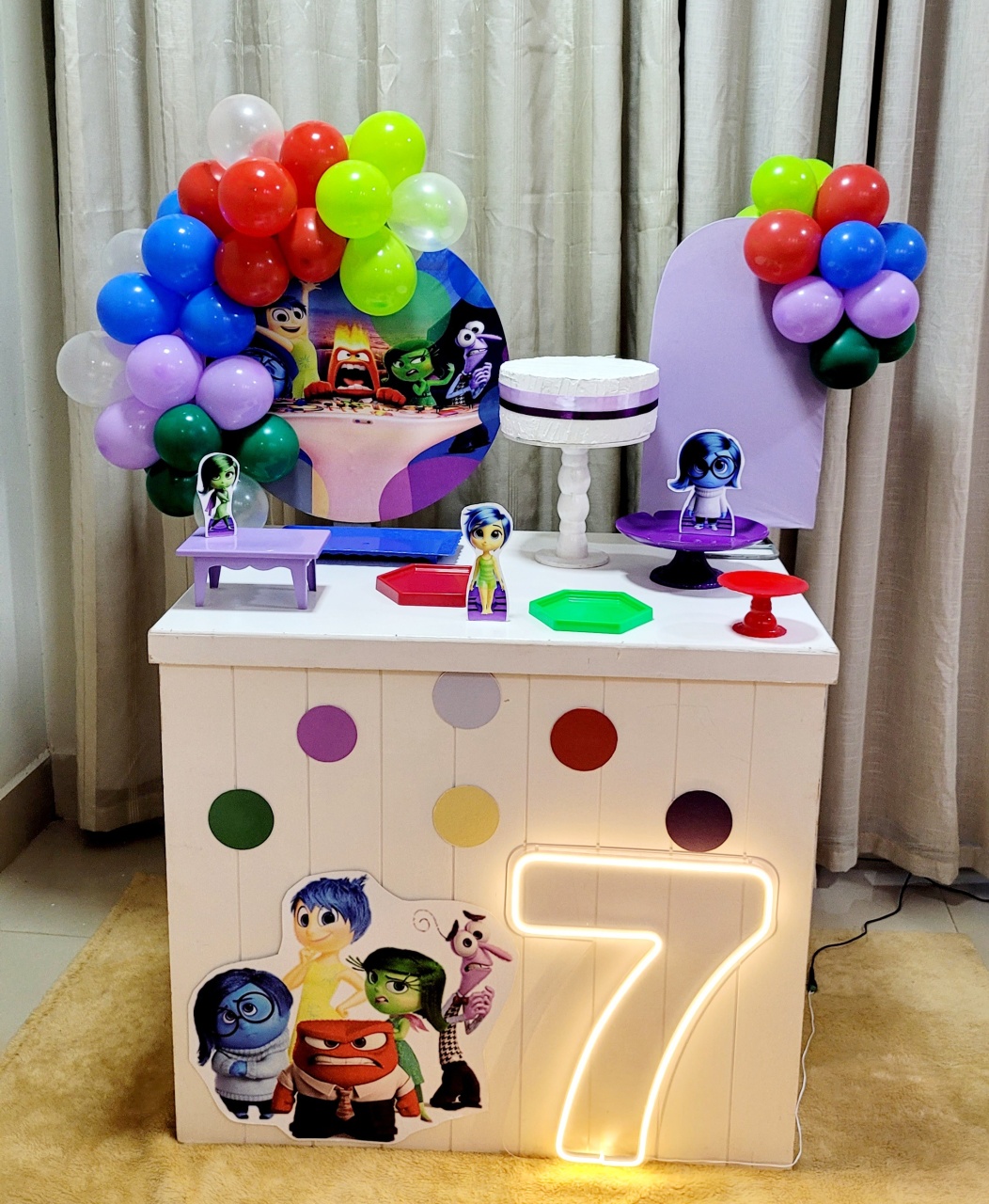 Kit Mini Festa Basic Com Balão - Divertidamente 2 - É Só Um Bolinho Locações 