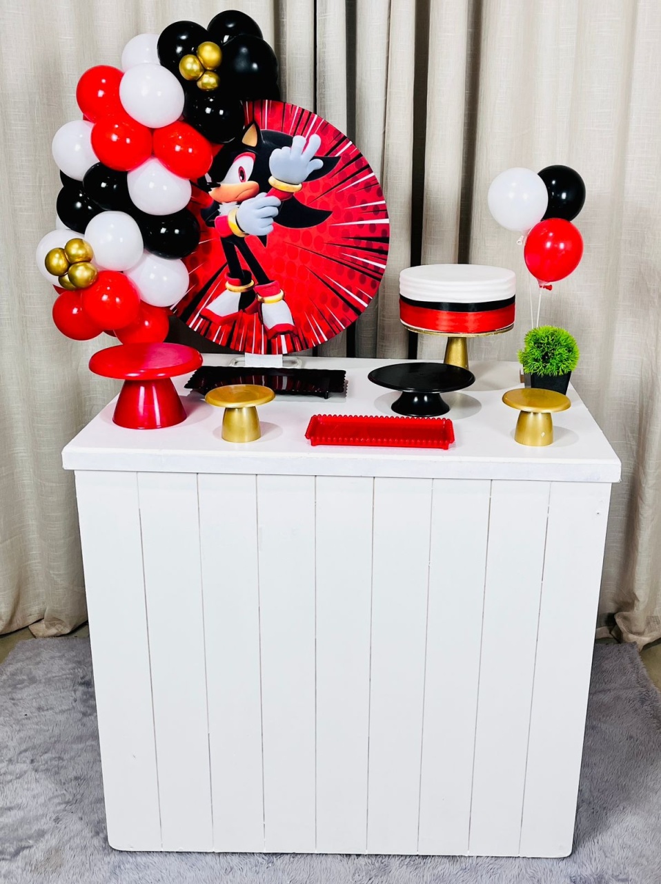 Kit Composto Com Balão - Shadow - É Só Um Bolinho Locações 