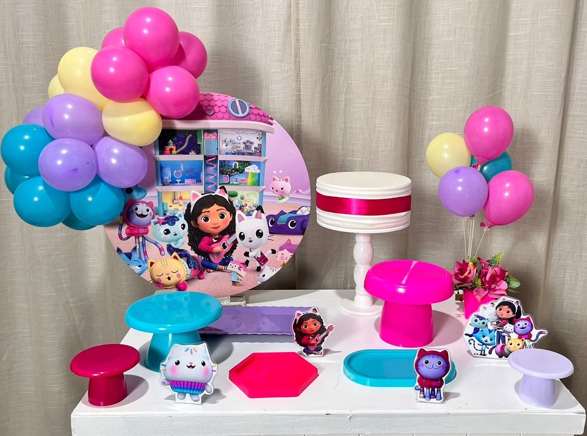 Kit Mesa Com Casa Magica da Gaby  - É Só Um Bolinho Locações 