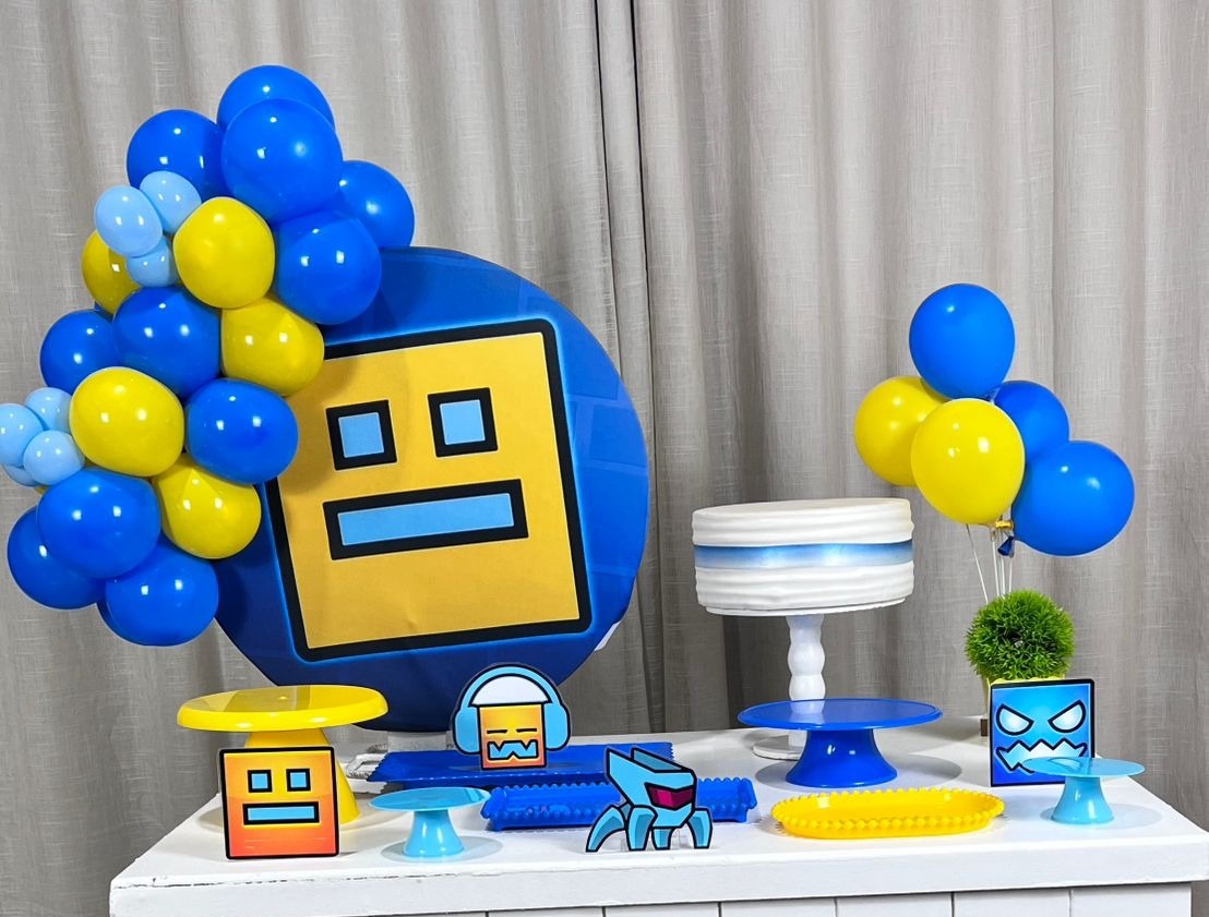 Kit Mesa Com Balão - Geometri - É Só Um Bolinho Locações 