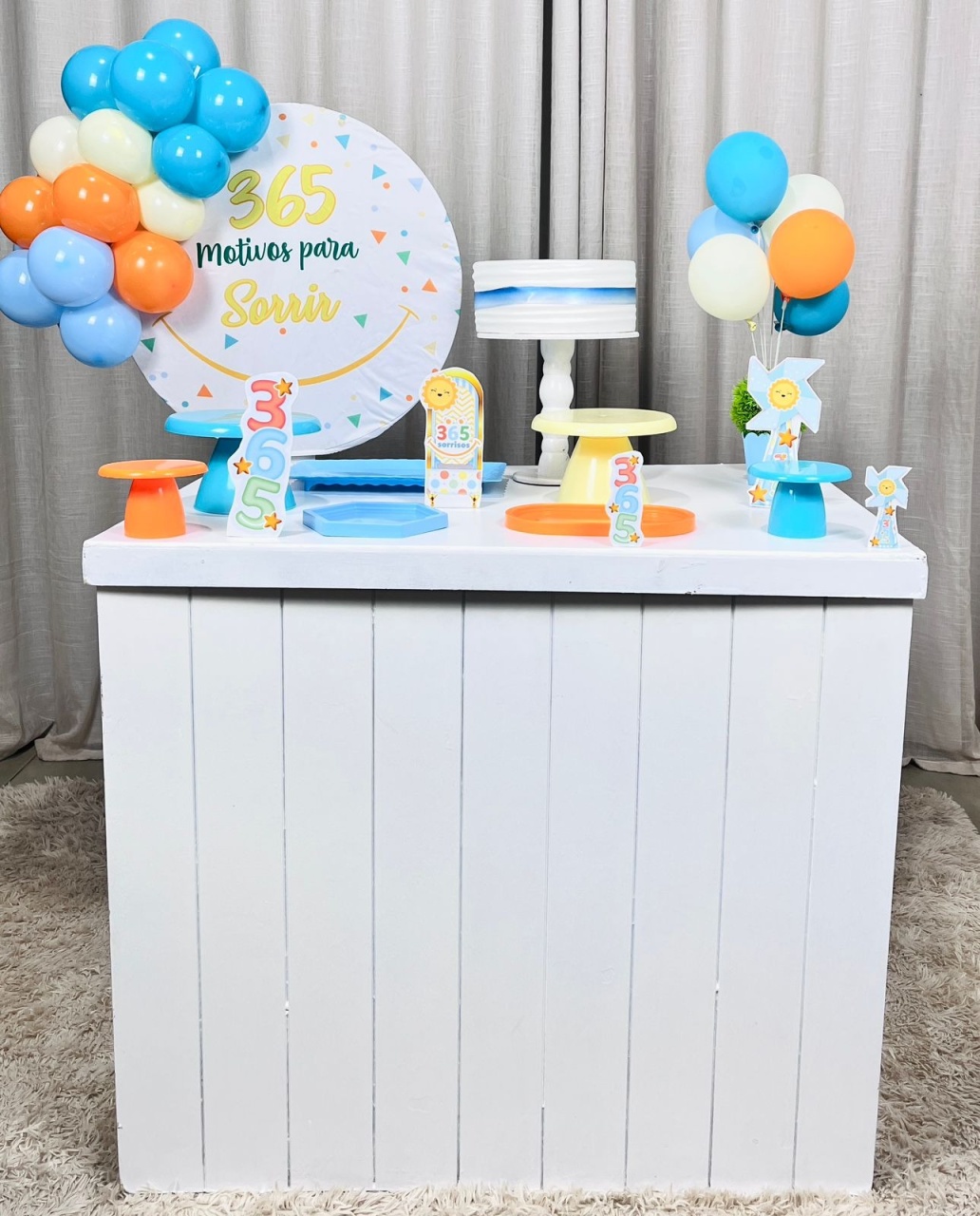 Kit Composto Com Balão - 365 Motivos Para Sorrir - É Só Um Bolinho Locações 