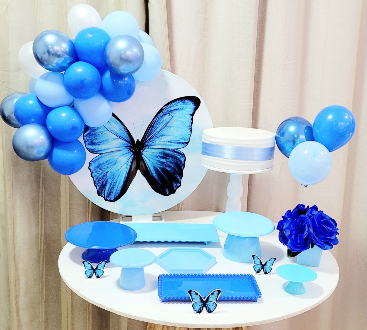 Kit Mesa Com Borboleta Azul - É Só Um Bolinho Locações 