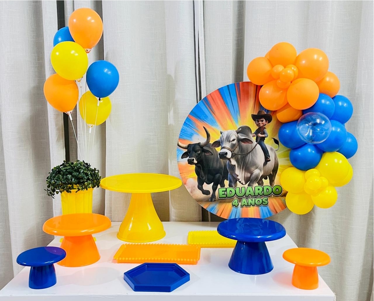 Kit Mesa Com Balão - Boi da Cara Preta - É Só Um Bolinho Locações 
