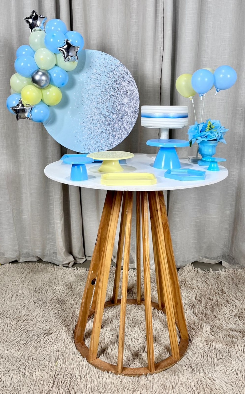 Kit Composto Com Balão - Degrade Azul  - É Só Um Bolinho Locações 