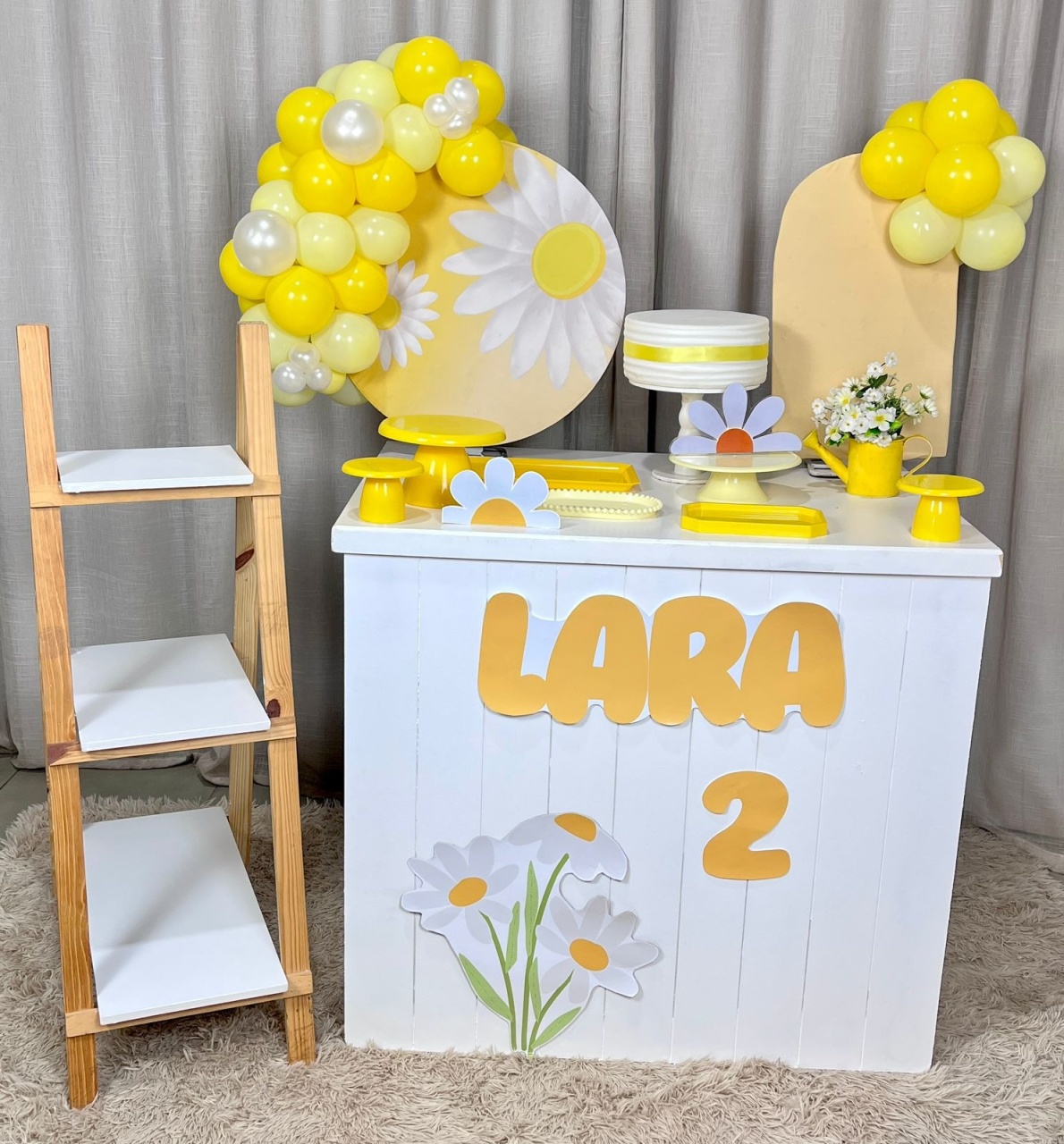 Kit Mini Festa Standard Com Balão Sem Led - Margarida 2 - É Só Um Bolinho Locações 