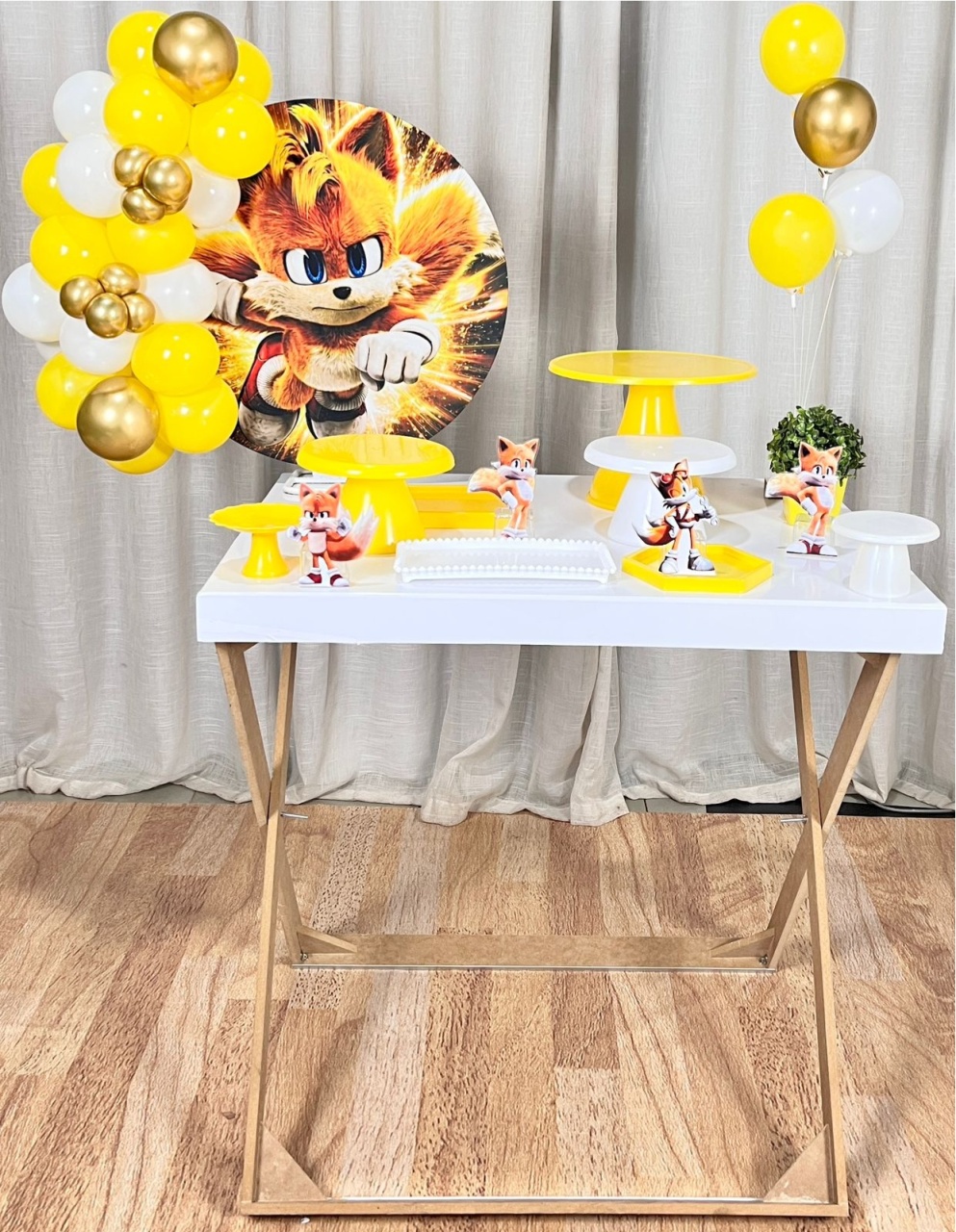 Kit Composto Com Balão-Tails + Balões Metalizados. (Cópia 1) - É Só Um Bolinho Locações 