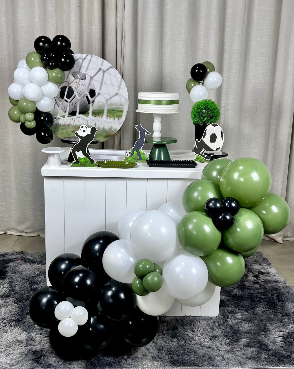 Mini Festa Gold Basic Sem Led  - Futebol 4 - É Só Um Bolinho Locações 