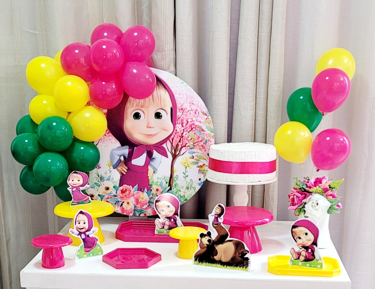Kit Mesa Com Balão -  Masha - É Só Um Bolinho Locações 