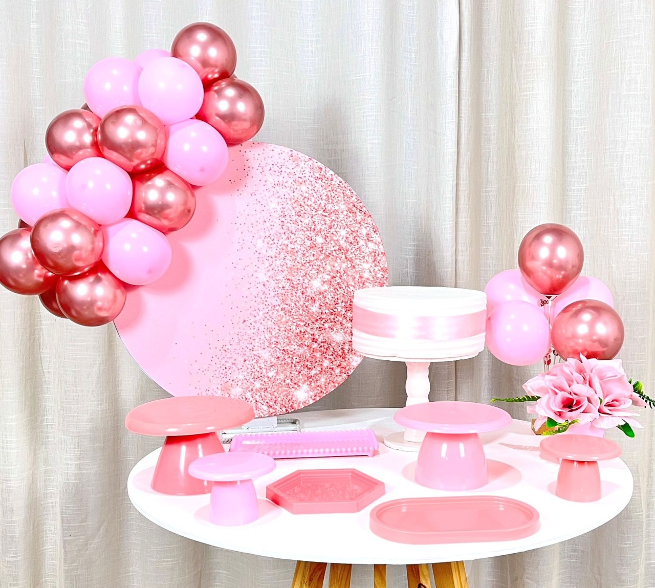 Kit Mesa Com Balão -  Degrade Rose - É Só Um Bolinho Locações 