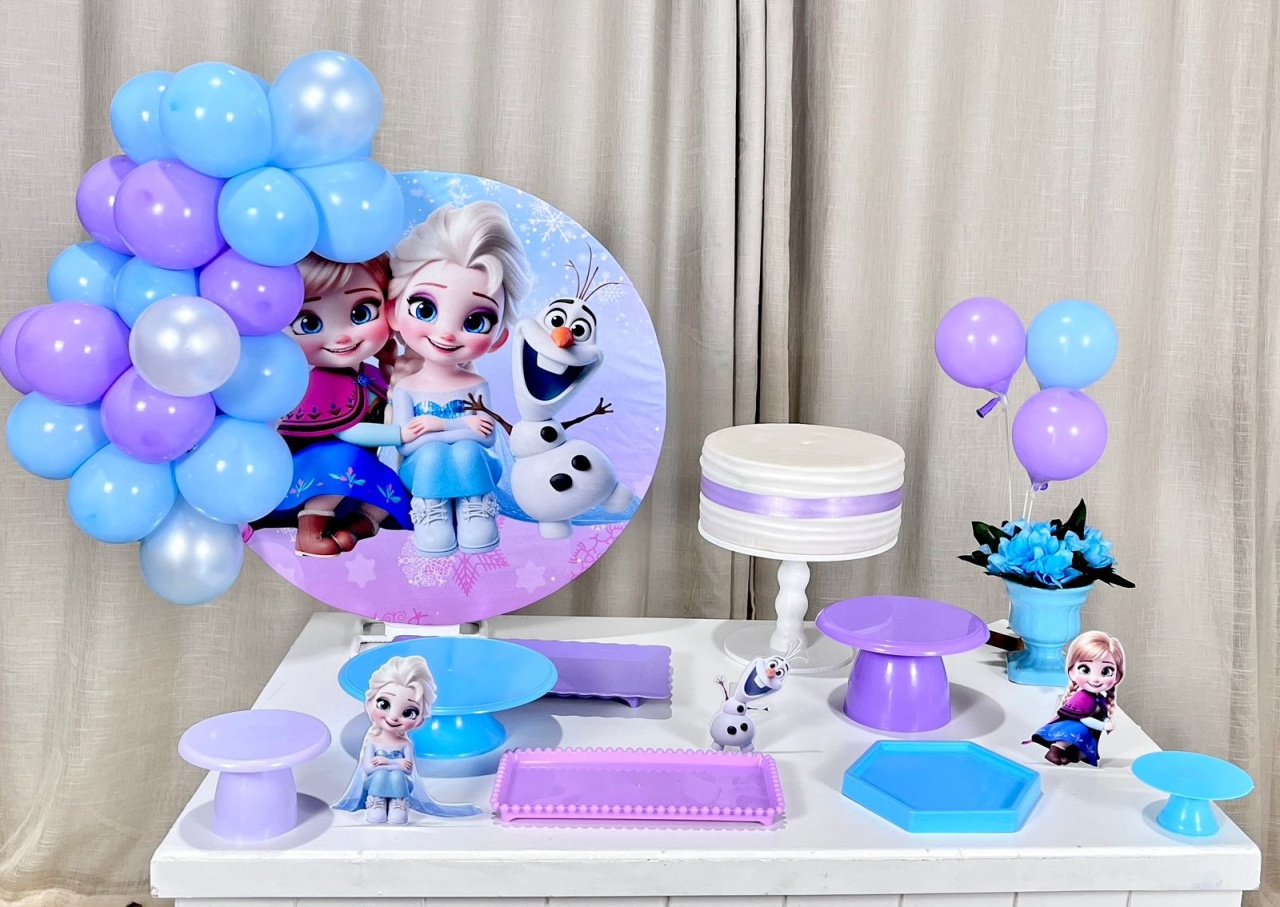 Kit Mesa Com Balão -  Frozen E Ana Ia  - É Só Um Bolinho Locações 