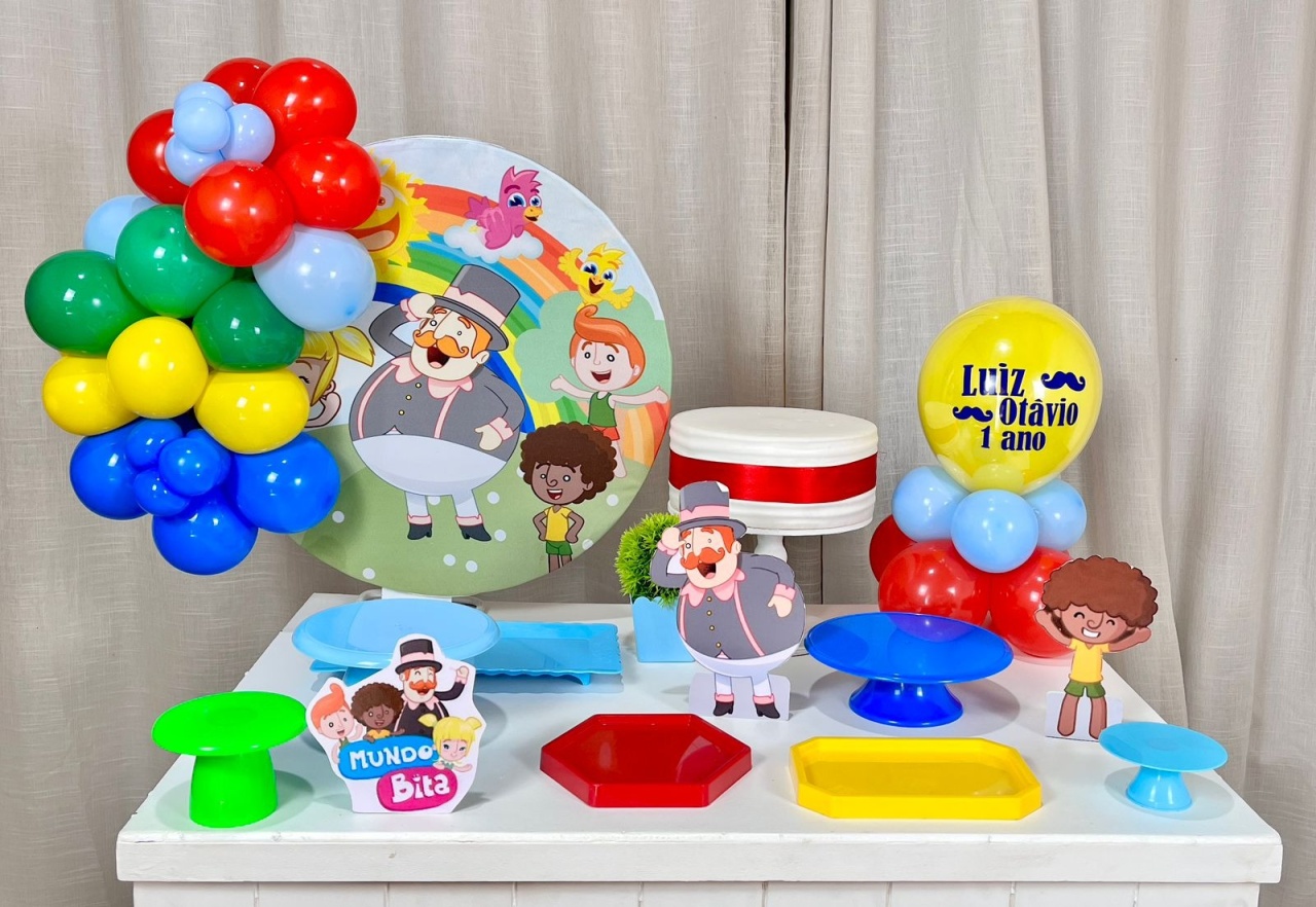 Kit Mesa Box de Balão - Mundo Bita  - É Só Um Bolinho Locações 
