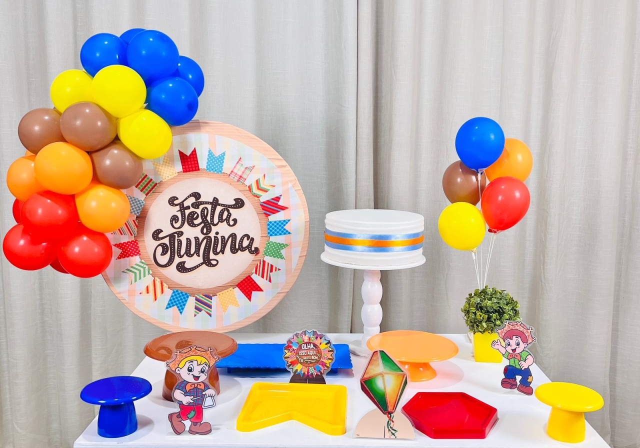 Kit Mesa Com Balão -  Festa Junina 3 - É Só Um Bolinho Locações 