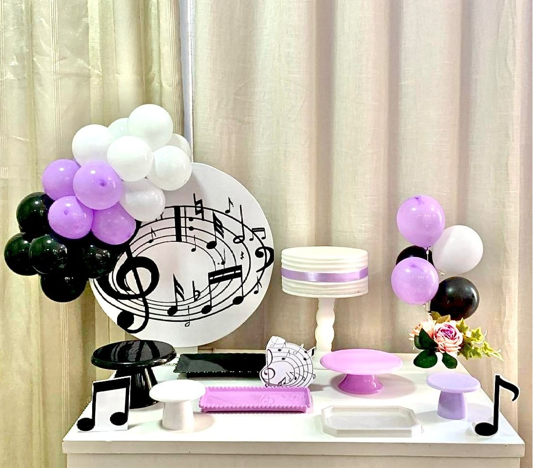 Kit Mesa Com Balão -  Musicas - É Só Um Bolinho Locações 