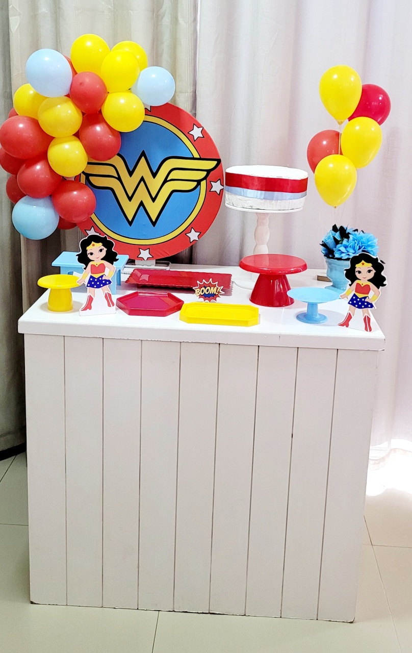 Kit Composto Com Balão - Mulher Maravilha 3 - É Só Um Bolinho Locações 