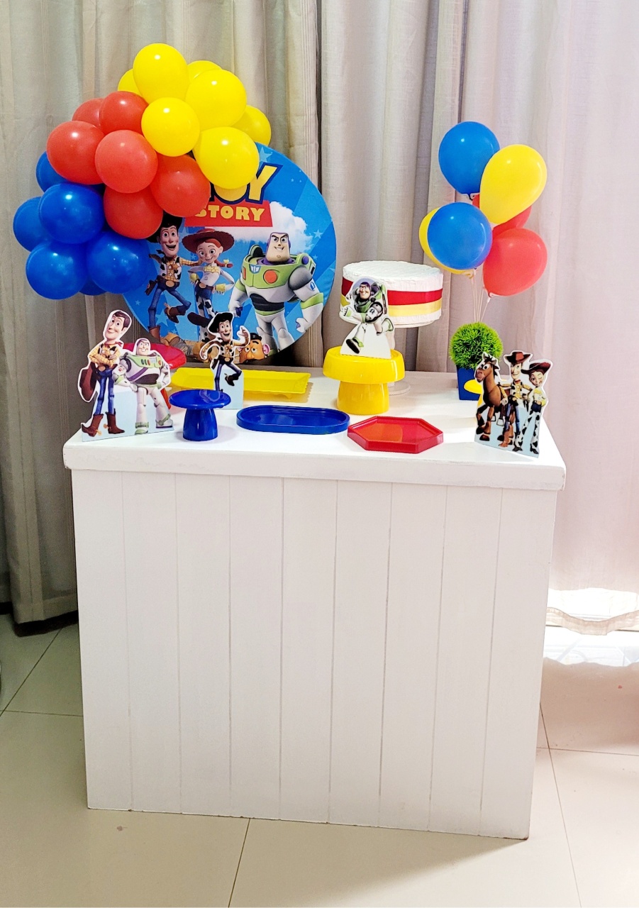 Kit Composto Com Balão - Toy Story  - É Só Um Bolinho Locações 