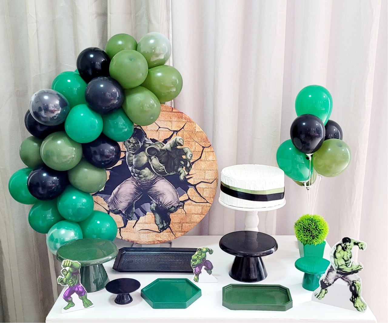 Kit Mesa Com Balão - Hulk 2 - 2/2 - É Só Um Bolinho Locações 