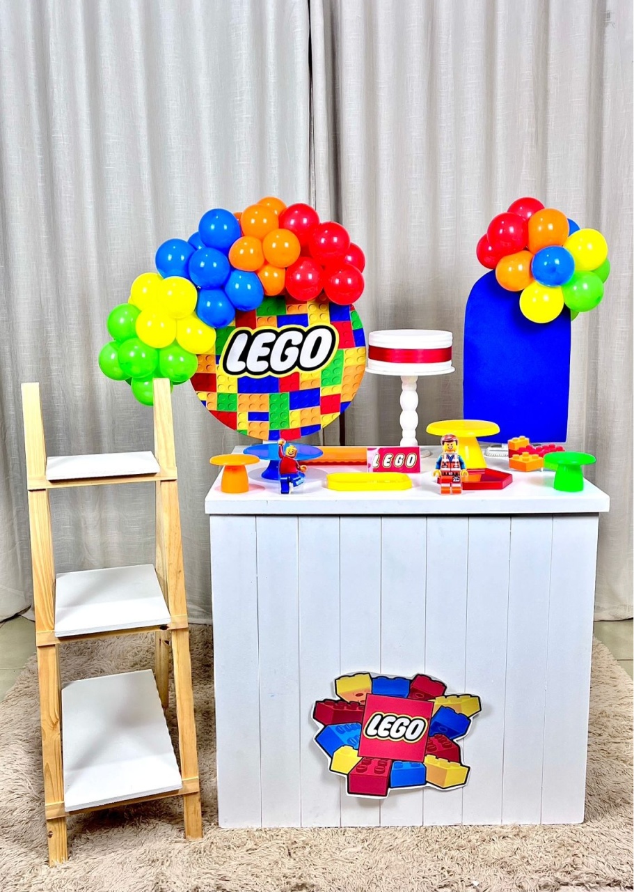 Kit Mini Festa Standard Com Balão - Lego - É Só Um Bolinho Locações 
