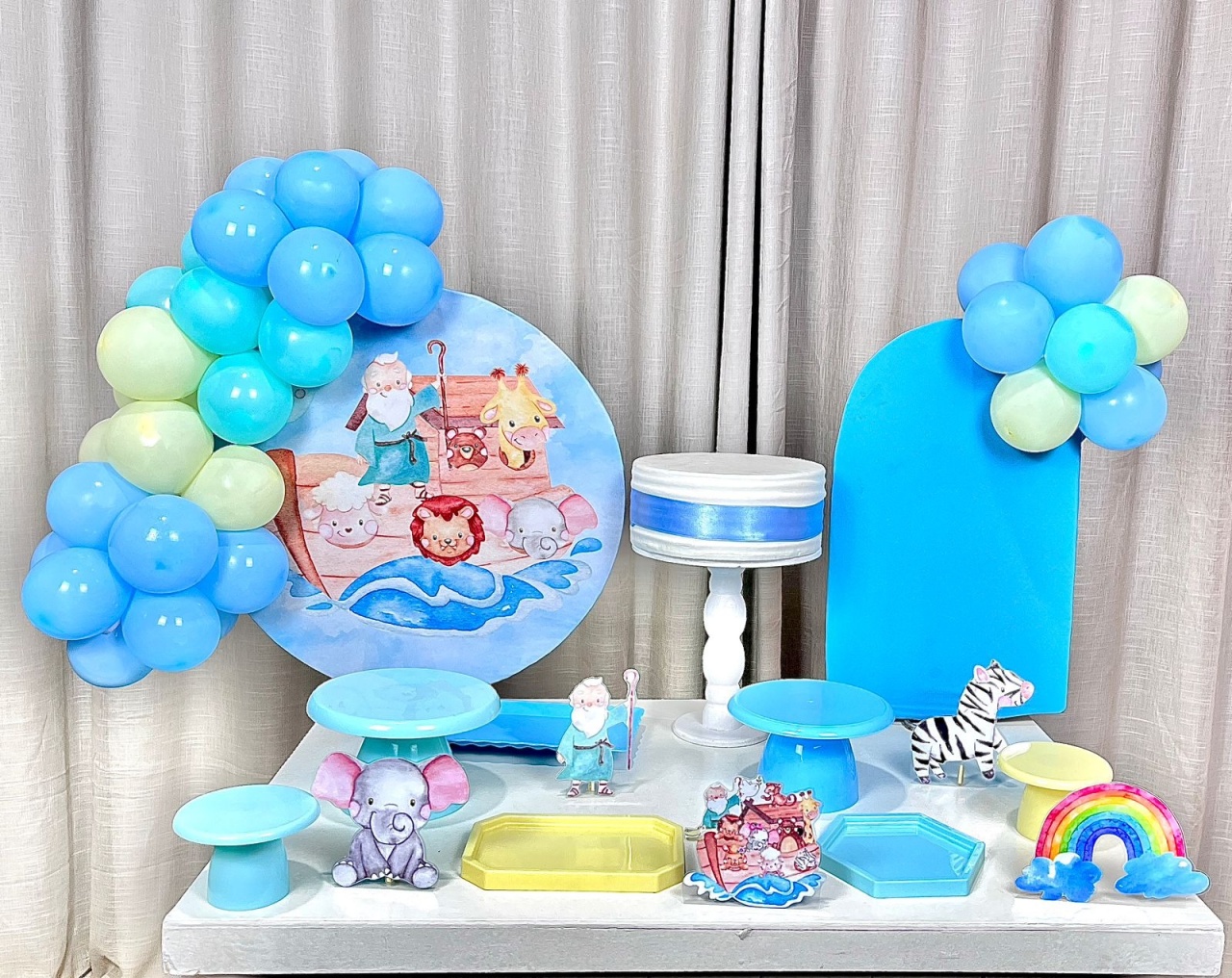 Kit Mesa Premium Com Balão - Arca de Nóe Aquarelado  - É Só Um Bolinho Locações 