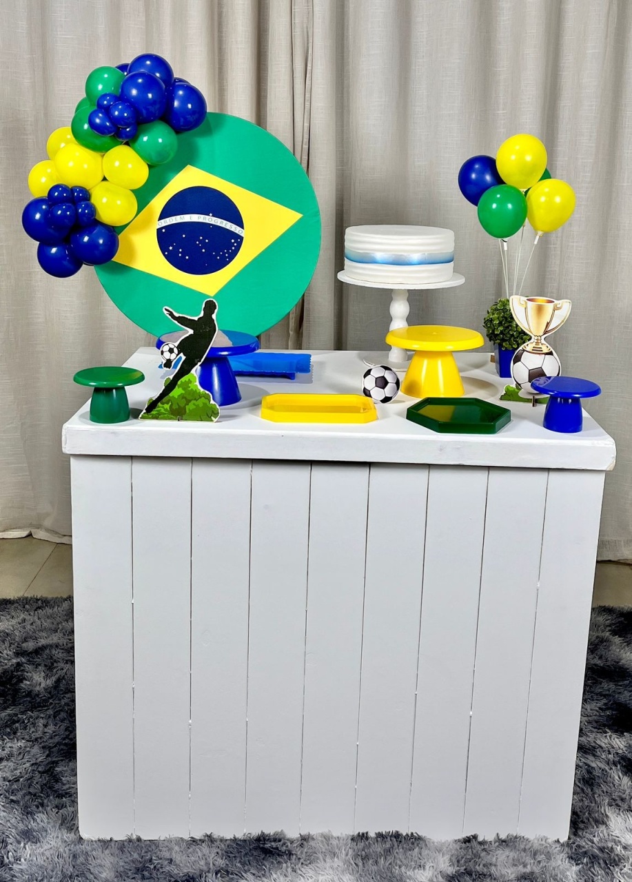 Kit Composto Com Balão -  Brasil - É Só Um Bolinho Locações 