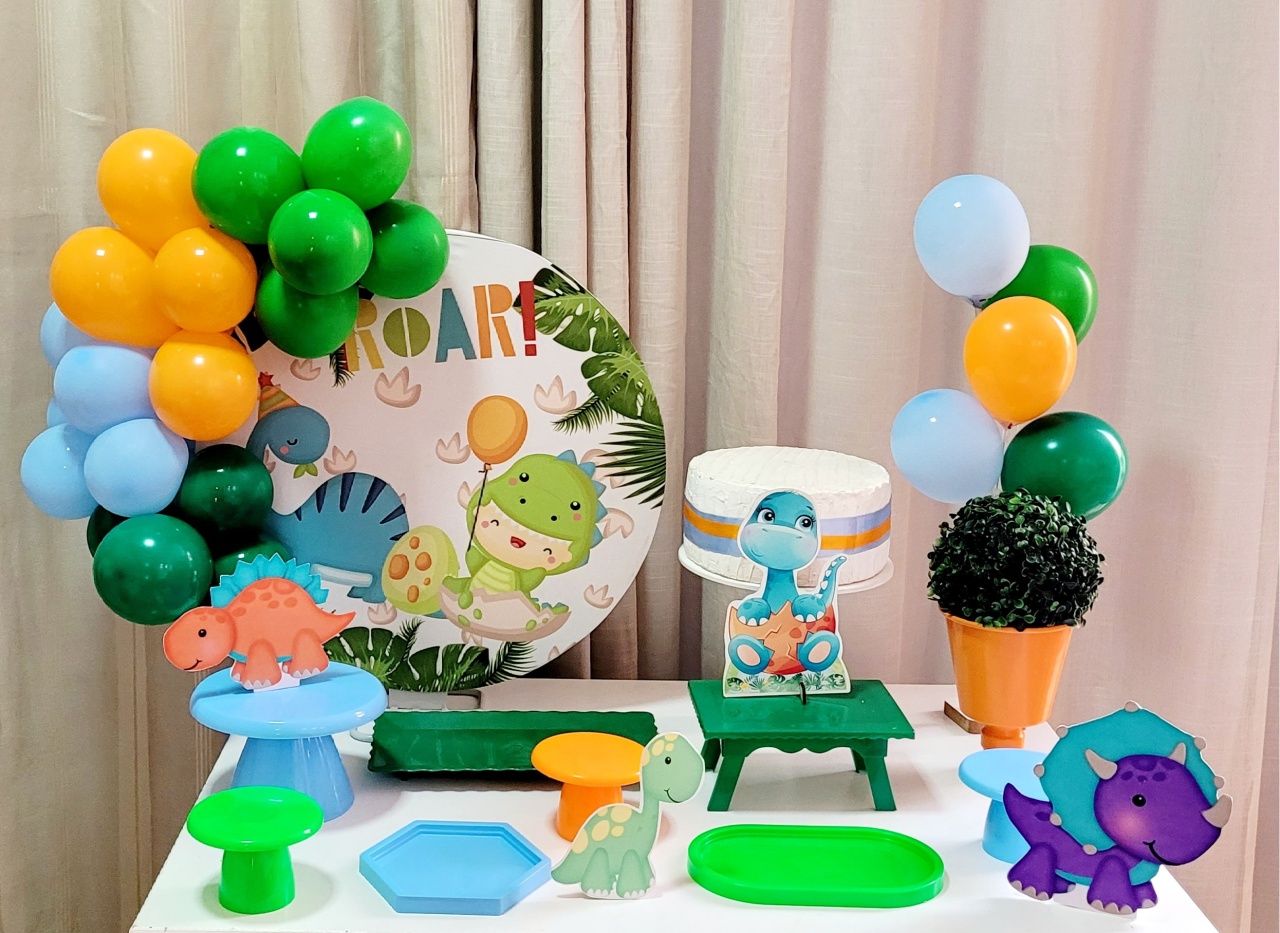 Kit Mesa Com Balão -  Dino Baby Roar  - É Só Um Bolinho Locações 