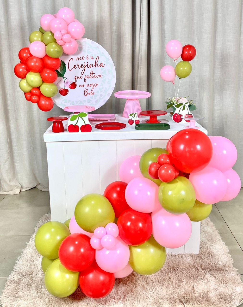 Mini Festa Gold Basic Sem Led  - Cerejinha - É Só Um Bolinho Locações 