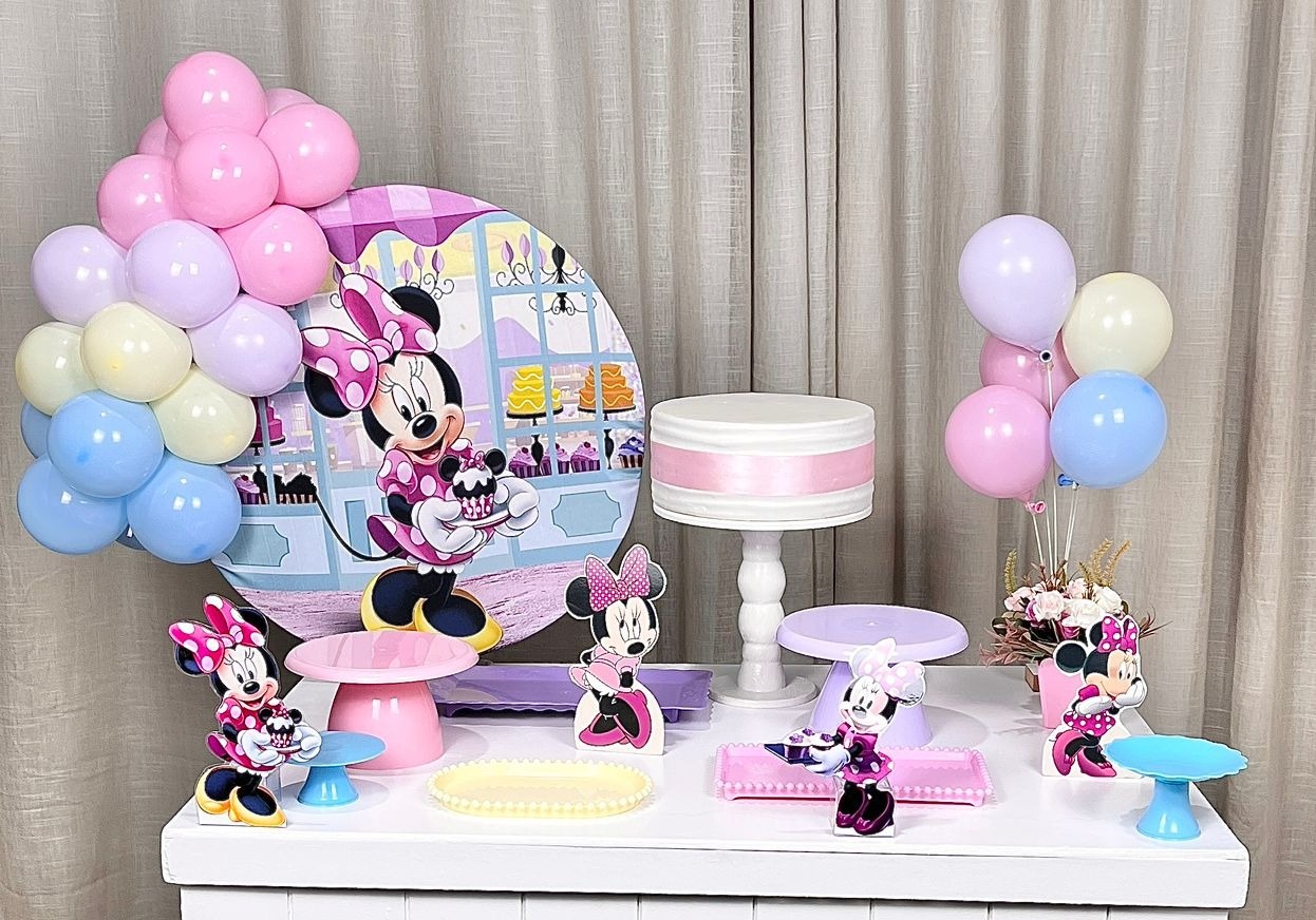 Kit Mesa Com Balão -  Minnie Confeiteira  - É Só Um Bolinho Locações 