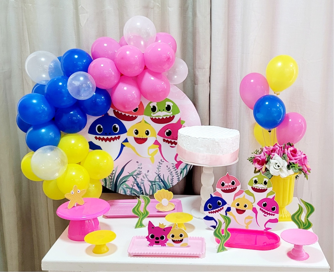 Kit Mesa Com Balão - Baby Shark - É Só Um Bolinho Locações 