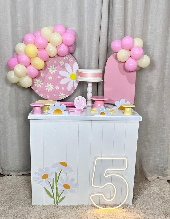 Kit Mini Festa Basic Com Balão - Margaridas 3  - É Só Um Bolinho Locações 