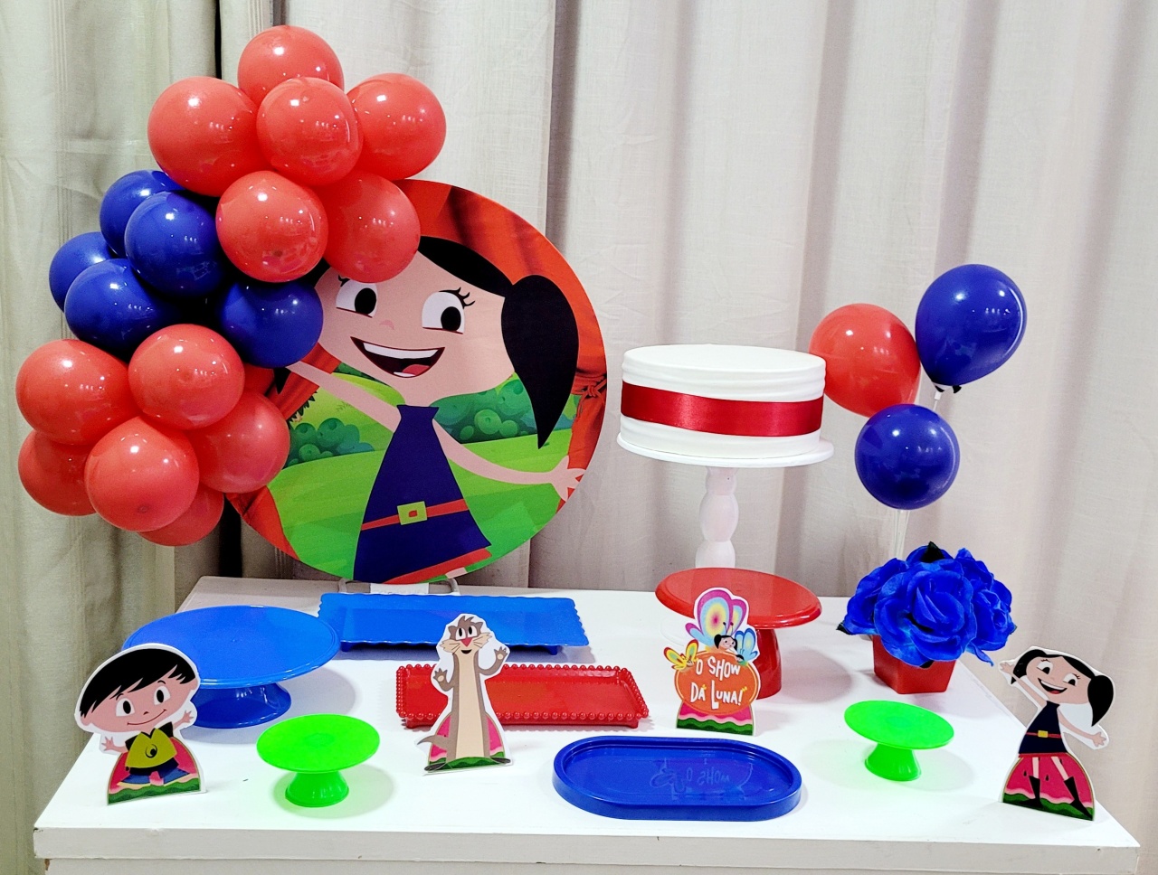 Kit Mesa Com Balão -  Luna  - É Só Um Bolinho Locações 