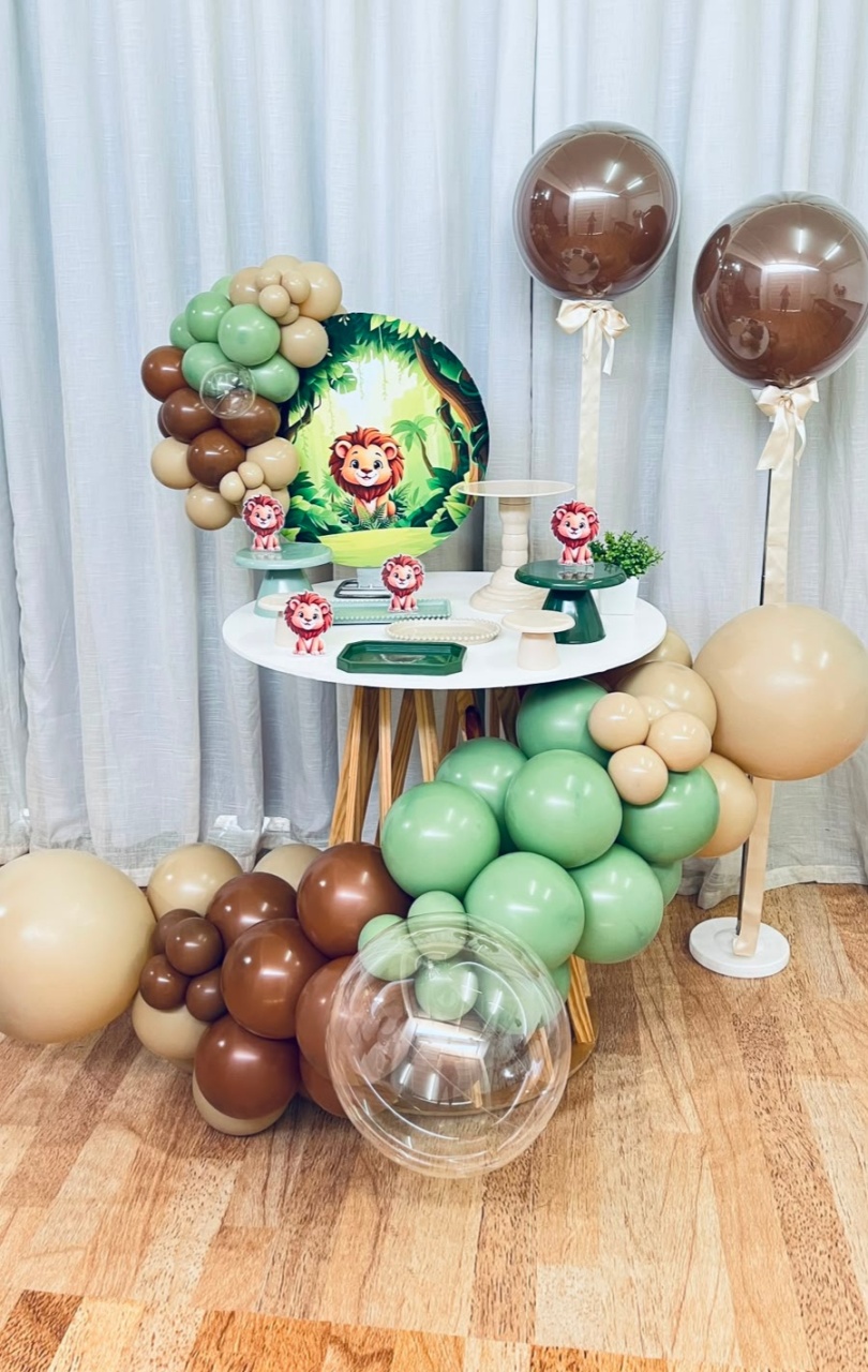 Mini Festa Gold Basic Sem Led- Leãozinho Personalizado+ Dois Suspensos - É Só Um Bolinho Locações 