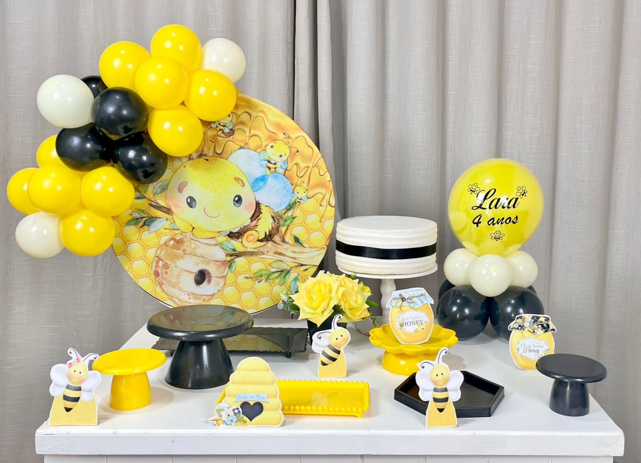 Kit Mesa Box de Balão - Abelhinha  - É Só Um Bolinho Locações 