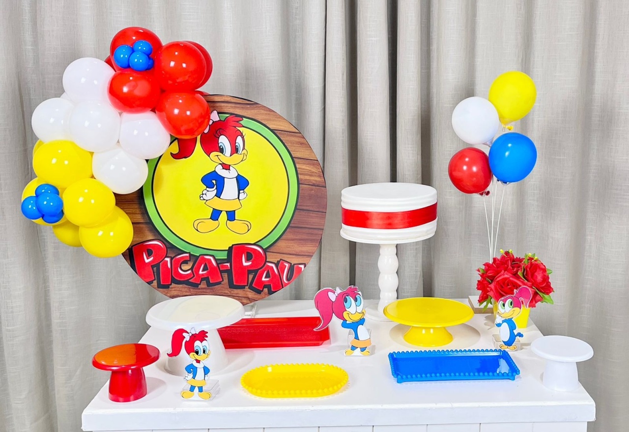 Kit Mesa Com Balão -  Pica-Pau - É Só Um Bolinho Locações 