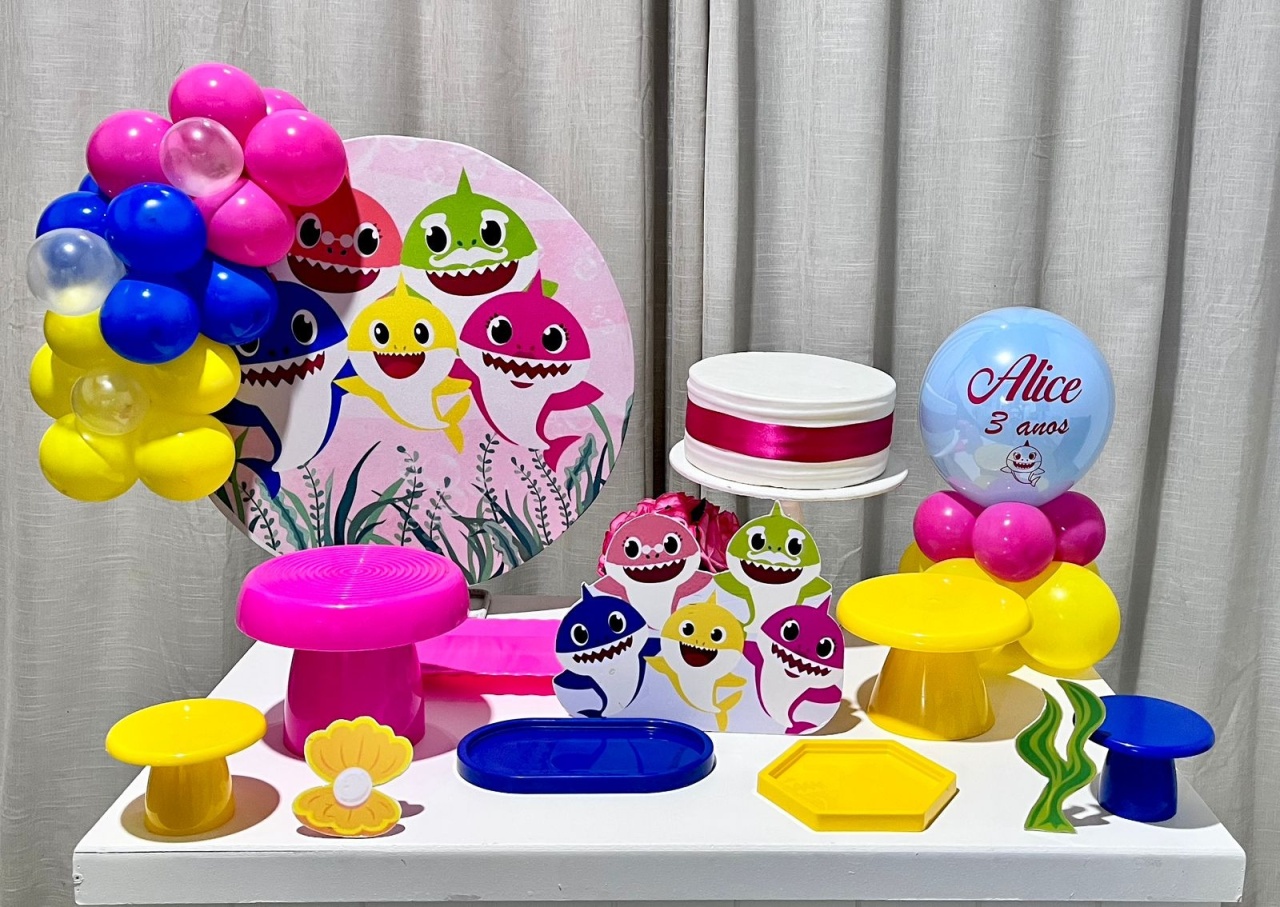 Kit Mesa Box de Balão - Baby Shark  - É Só Um Bolinho Locações 