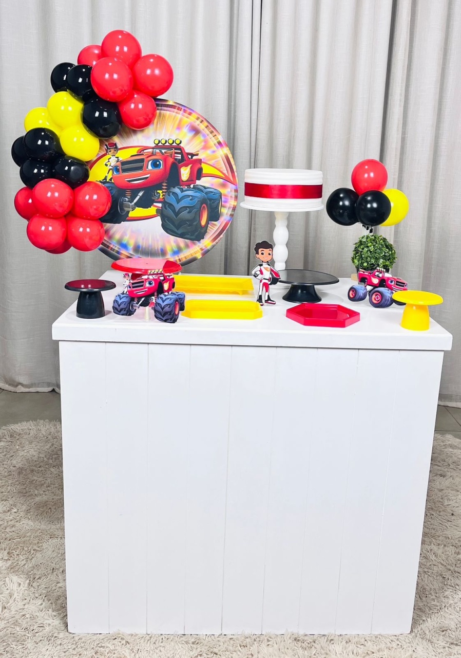 Kit Composto Com Balão - Blaze - É Só Um Bolinho Locações 
