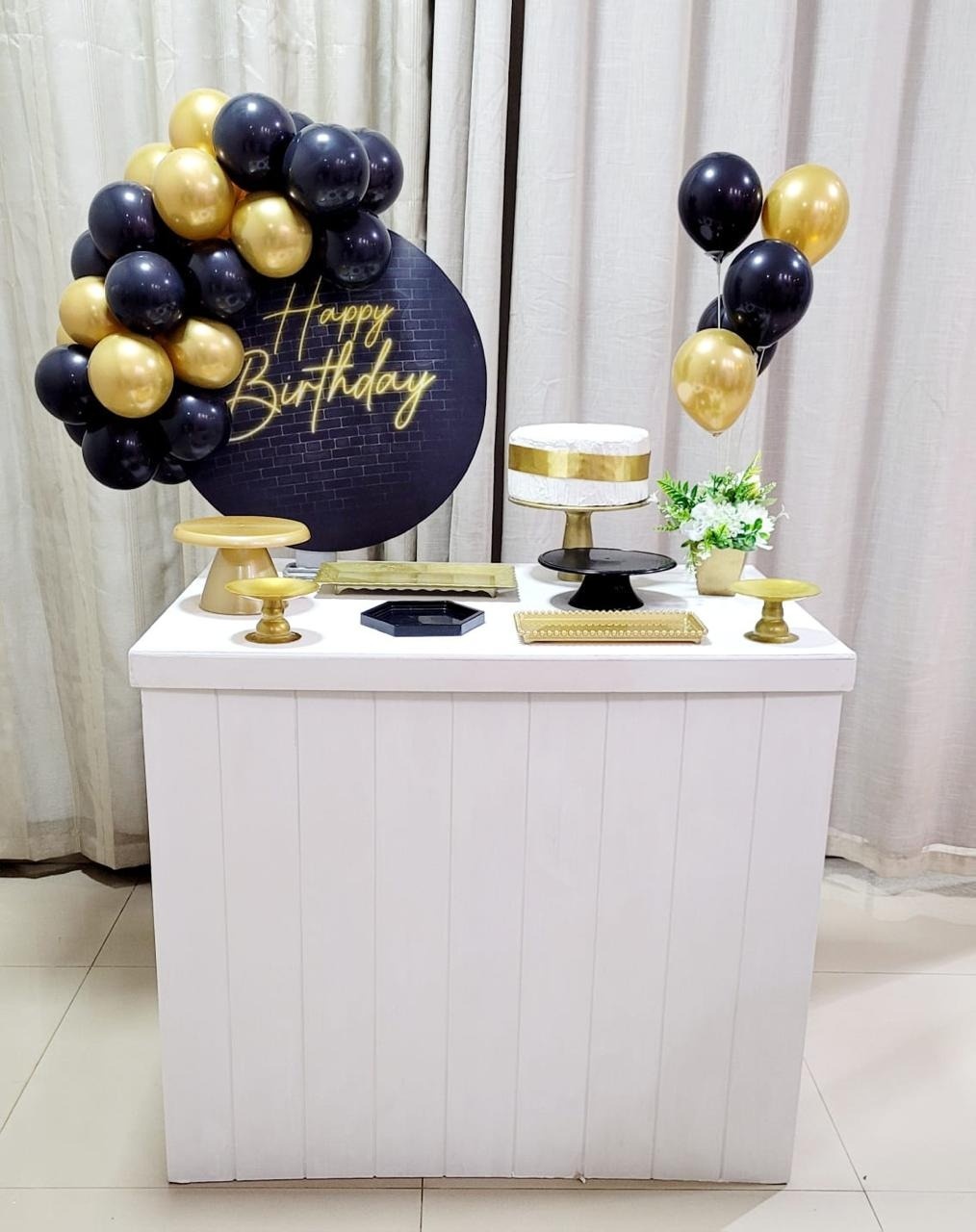 Kit Composto Com Balão - Happy Birthday 3 - É Só Um Bolinho Locações 