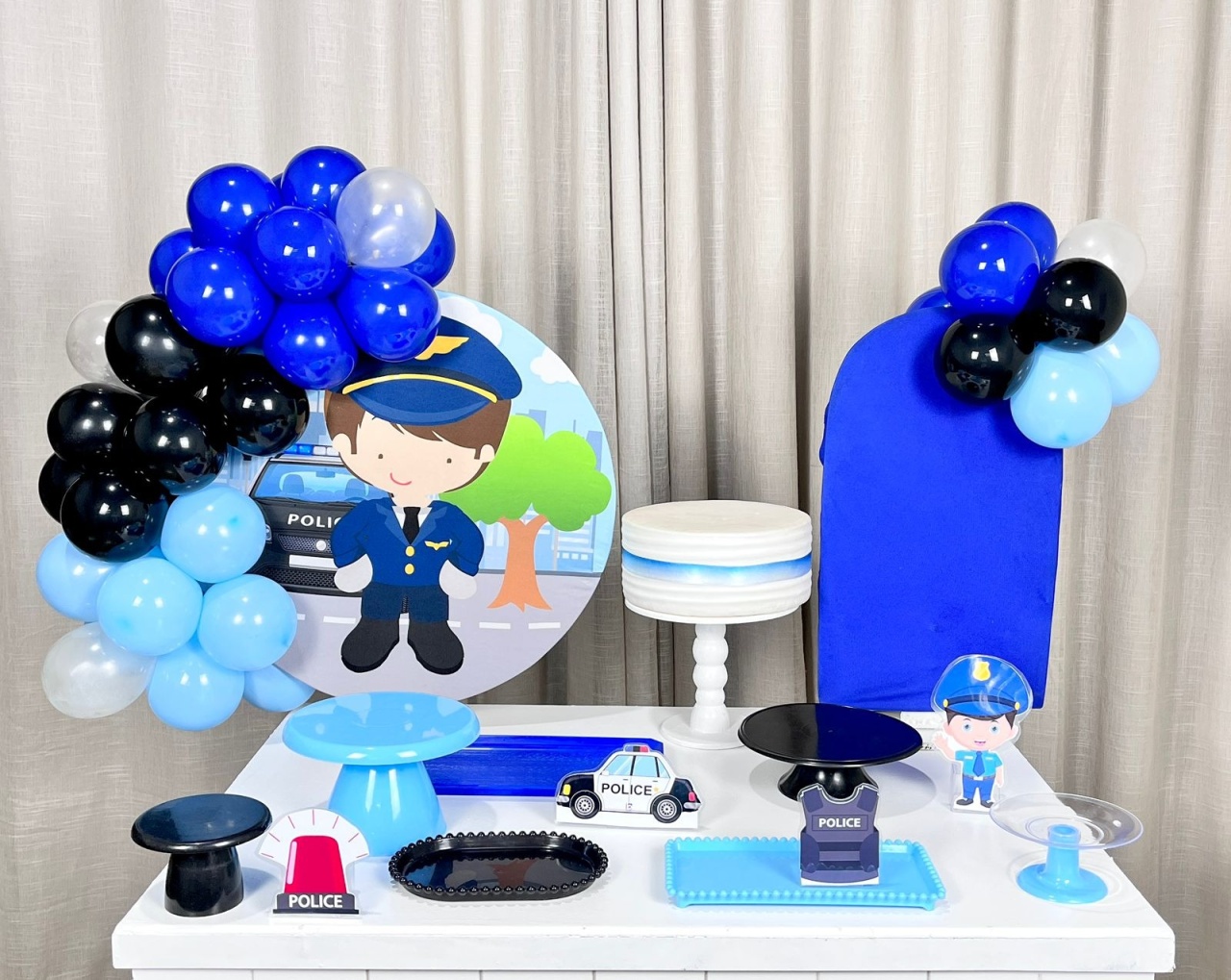 Kit Mesa Premium Com Balão - Policial  - É Só Um Bolinho Locações 