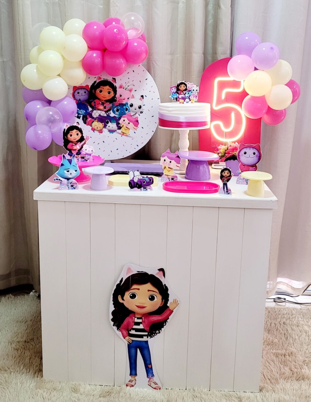 Kit Mini Festa Basic Com Balão - Casa Magica da Gaby 1 - É Só Um Bolinho Locações 