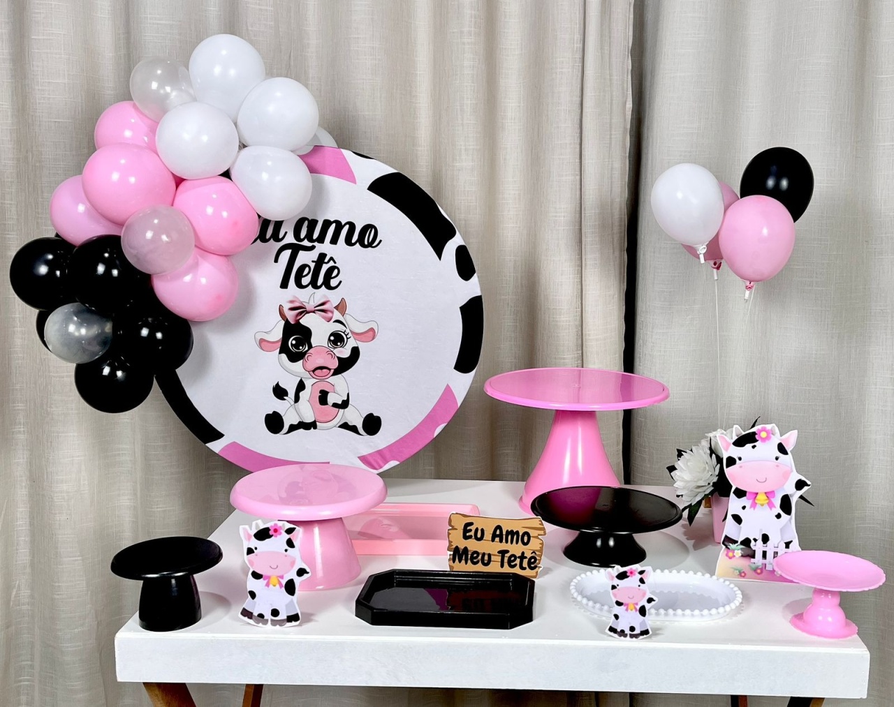 Kit Mesa Com Balão - Eu Amo Meu Tetê  - É Só Um Bolinho Locações 