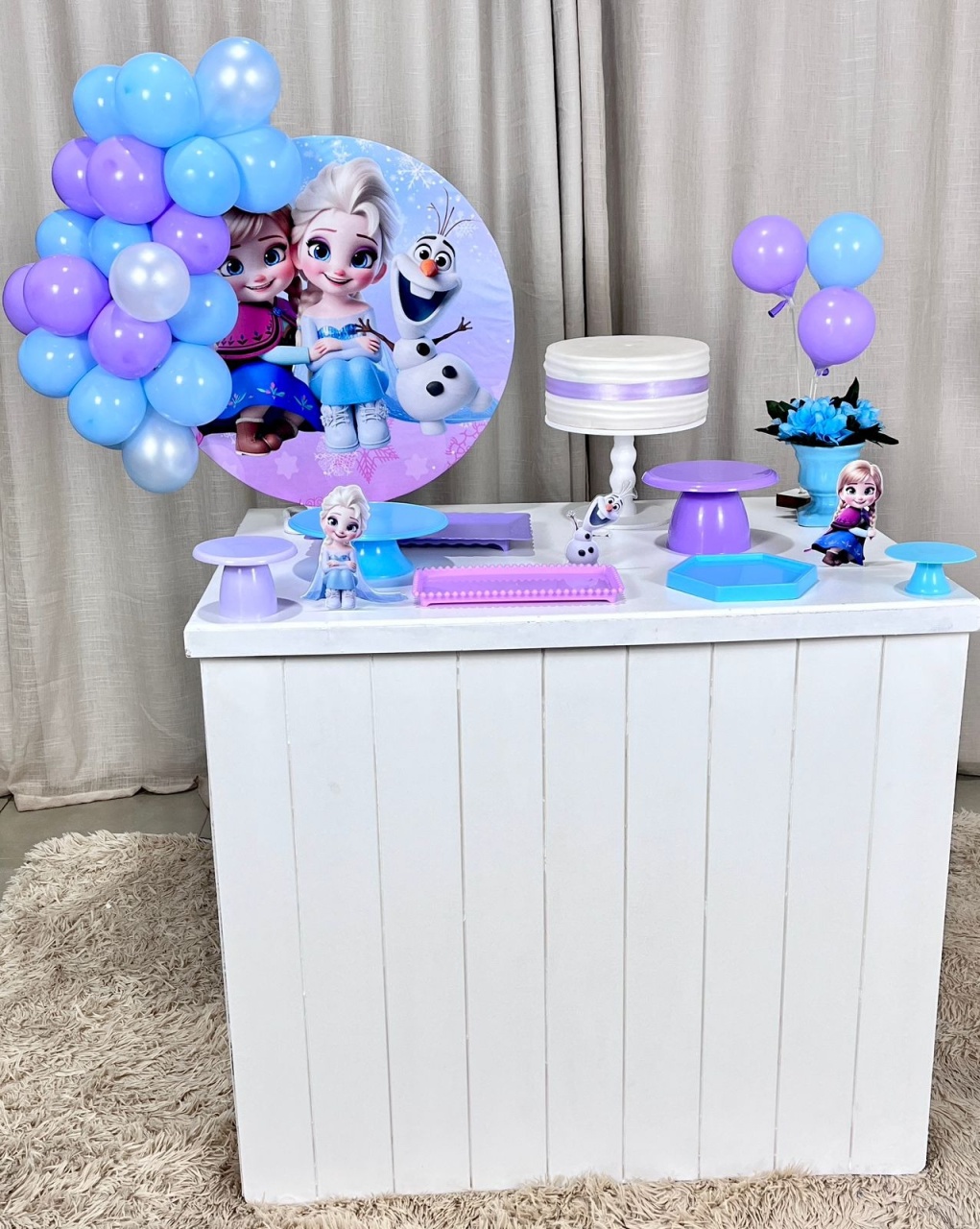 Kit Composto Com Balão -  Frozen  E Ana  Ia - É Só Um Bolinho Locações 
