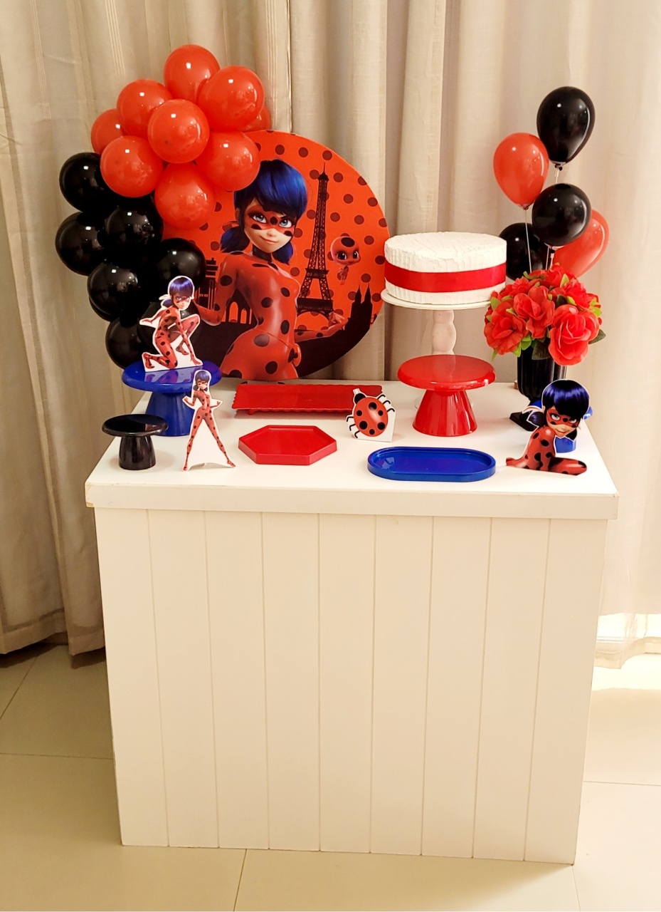 Kit Composto Com Balão - Ladybug - É Só Um Bolinho Locações 