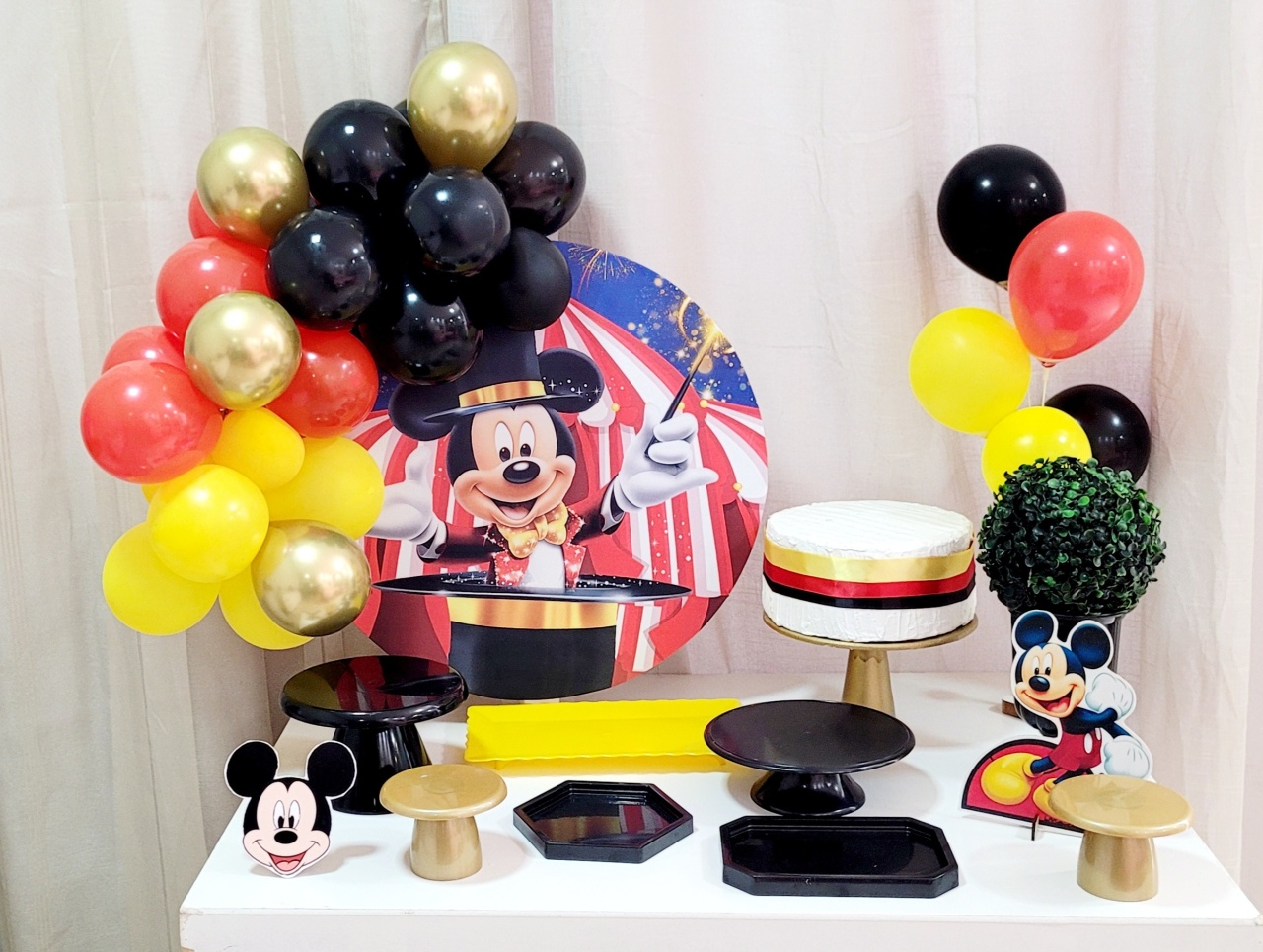 Kit Mesa Com Balão -  Mickey 1 - É Só Um Bolinho Locações 