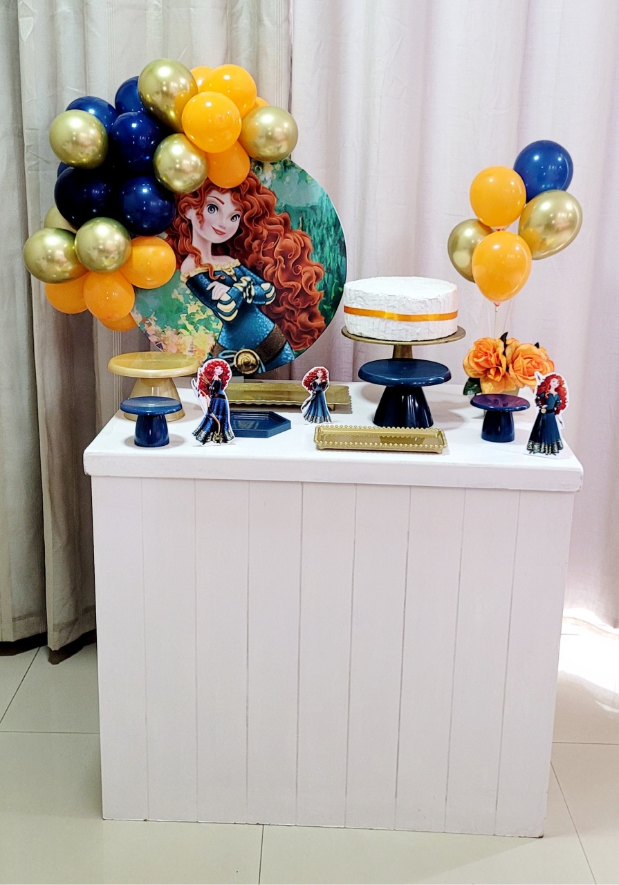 Kit Composto Com Balão - Valente  - É Só Um Bolinho Locações 