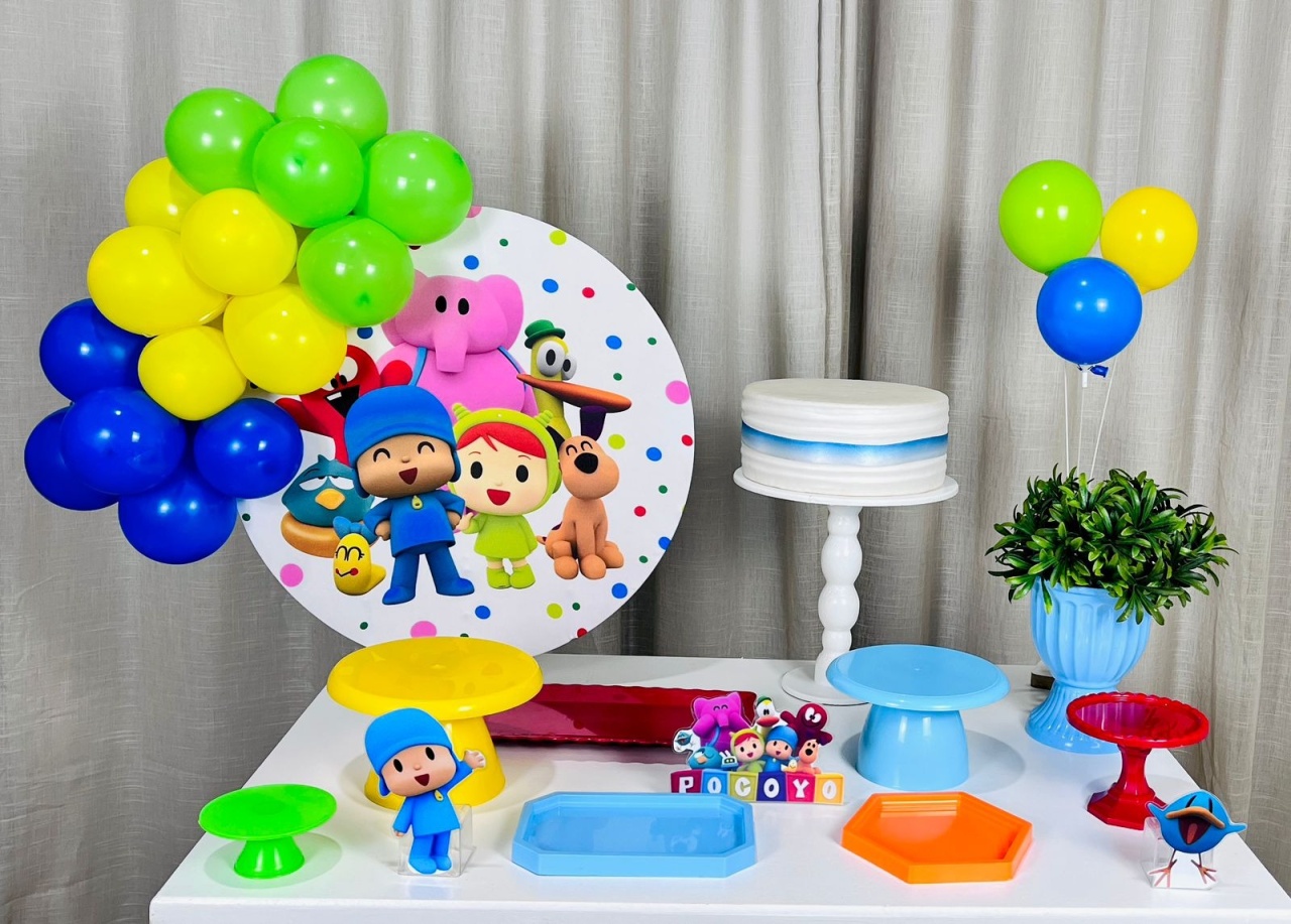 Kit Mesa Com Balão -  Pocoyo - É Só Um Bolinho Locações 