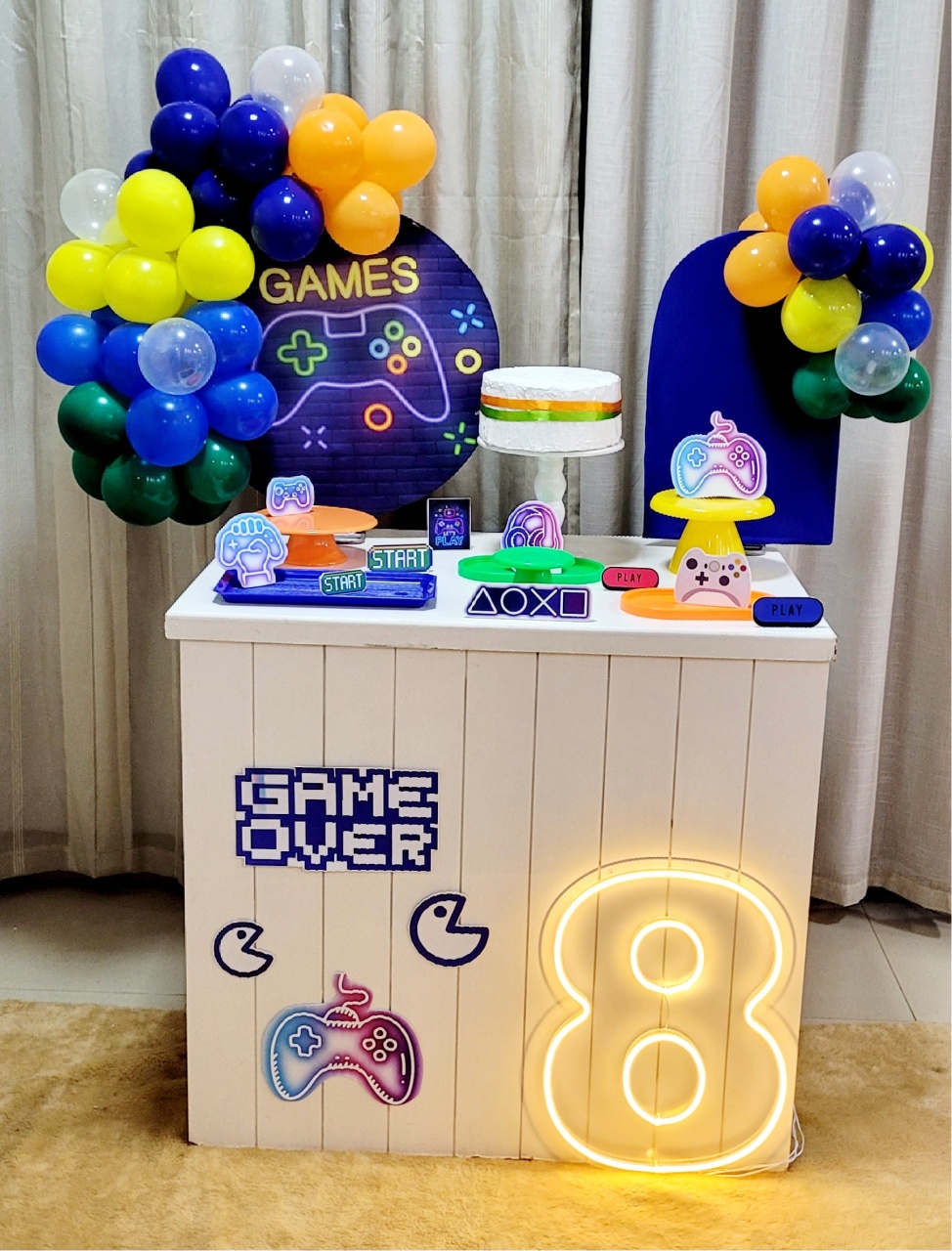 Kit Mini Festa Basic Com Balão - Games - É Só Um Bolinho Locações 