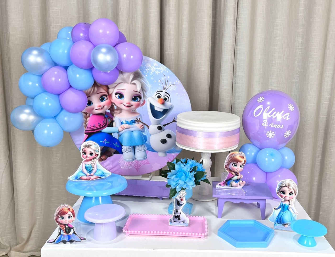 Kit Mesa Box de Balão - Frozen E Ana Ia  - É Só Um Bolinho Locações 