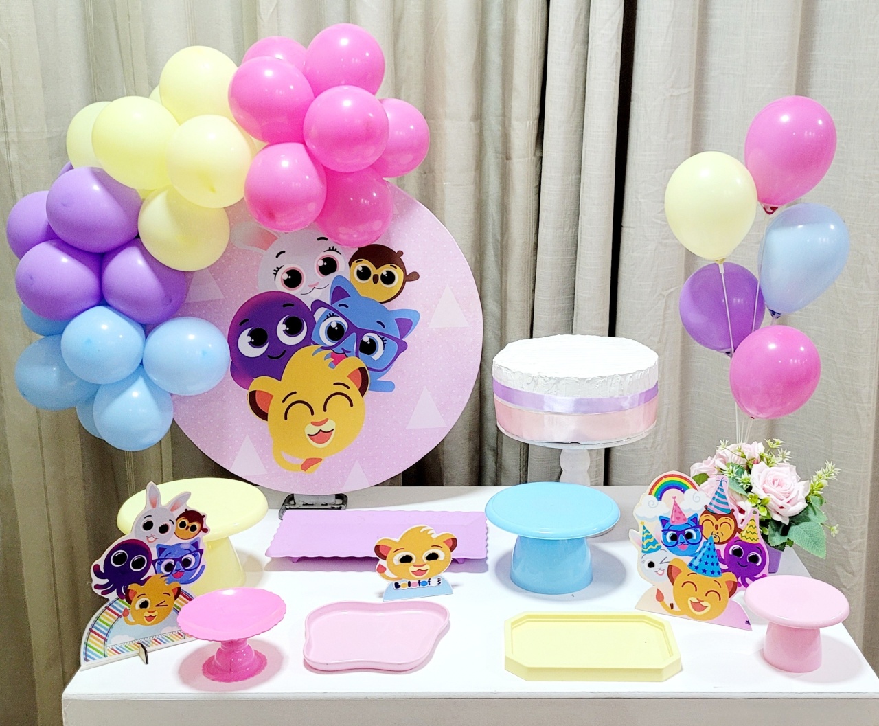 Kit Mesa Com Balão  - Bolofofos Feminino - É Só Um Bolinho Locações 