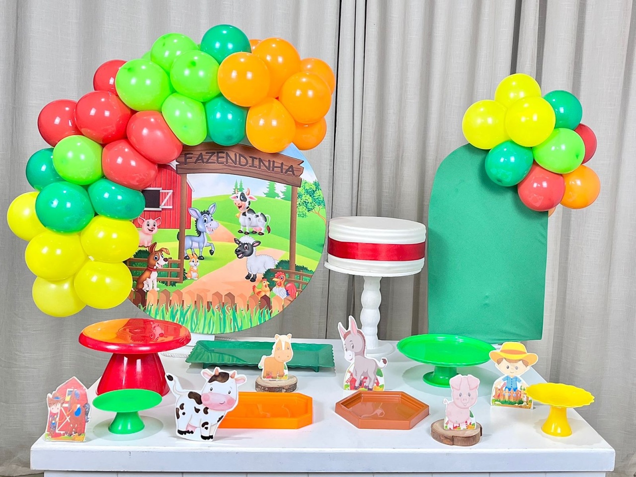 Kit Mesa Premium Com Balão - Fazendinha 2 - É Só Um Bolinho Locações 